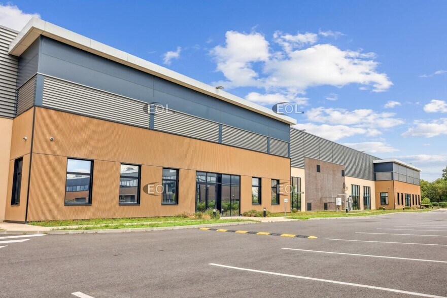 Flex in Sucy-en-Brie for lease - Building Photo - Image 2 of 22