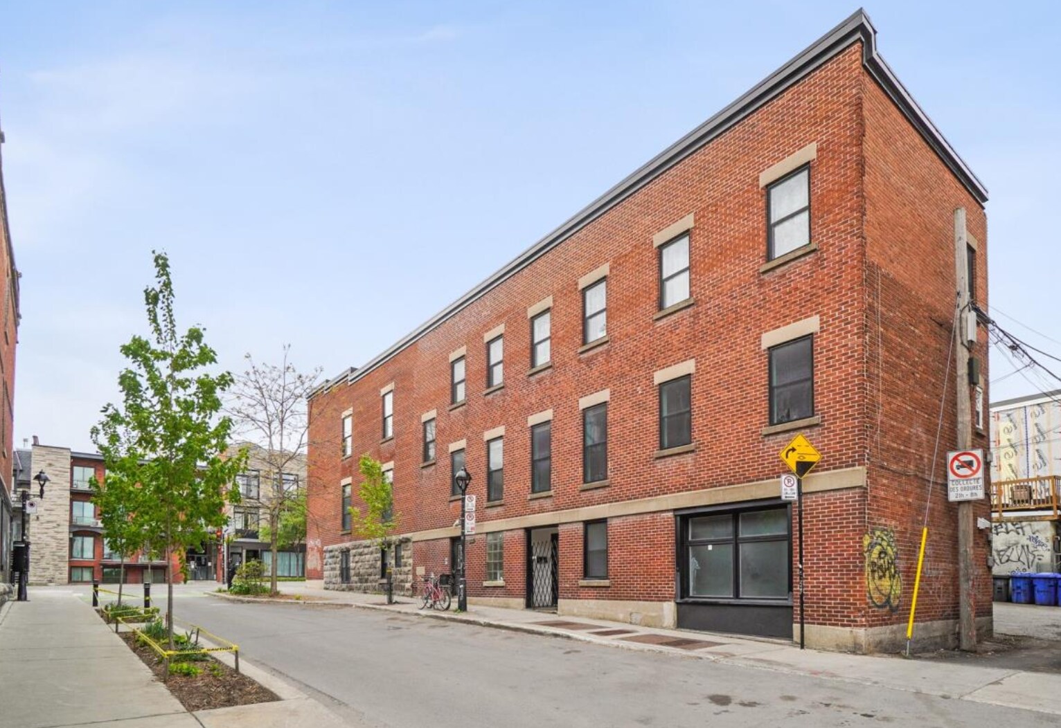 407 Rue De Bienville, Montréal, QC for sale Primary Photo- Image 1 of 1