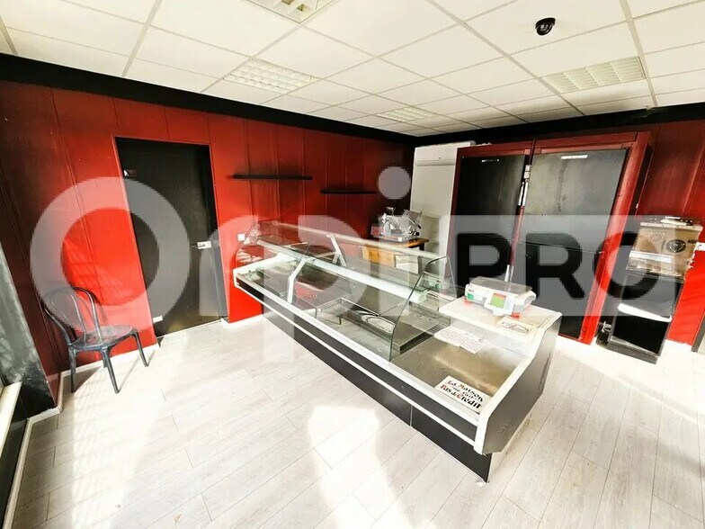 Retail in Soissons for lease - Interior Photo - Image 2 of 4