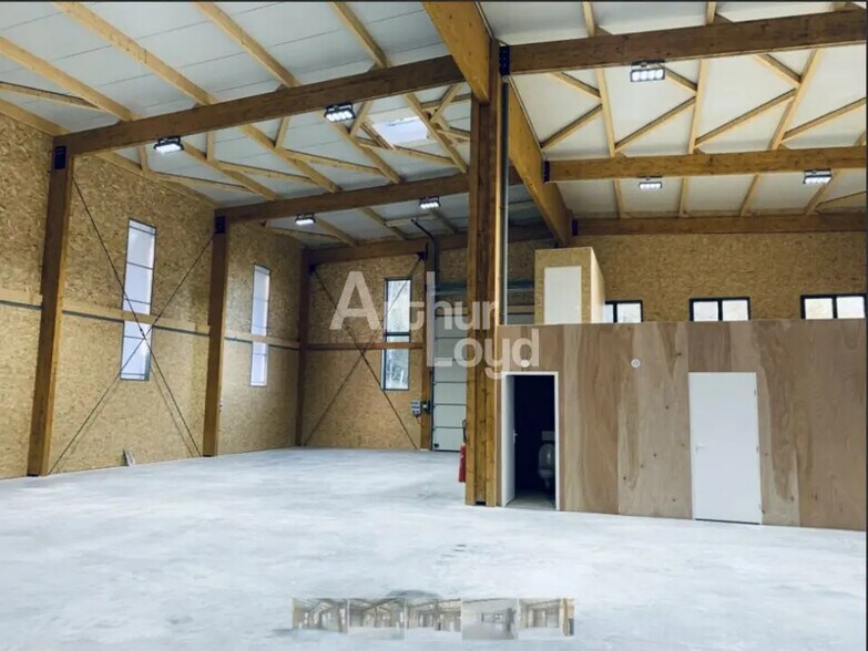 Flex in Allonzier-la-Caille for lease - Building Photo - Image 2 of 11