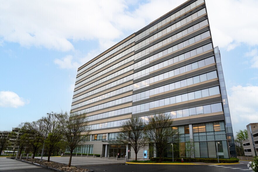 7940 Jones Branch Dr, McLean, VA for sale - Primary Photo - Image 1 of 1