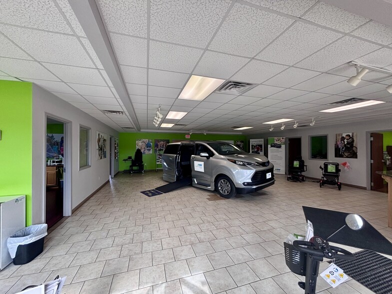 844 Ontario Rd, Green Bay, WI for sale - Building Photo - Image 3 of 8