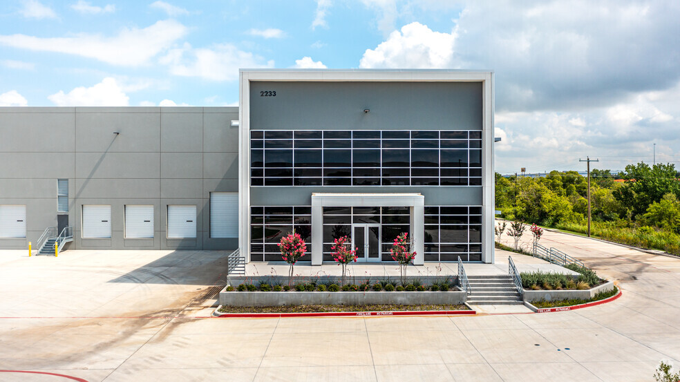 2340 Providence Dr, Fort Worth, TX for lease - Building Photo - Image 3 of 8