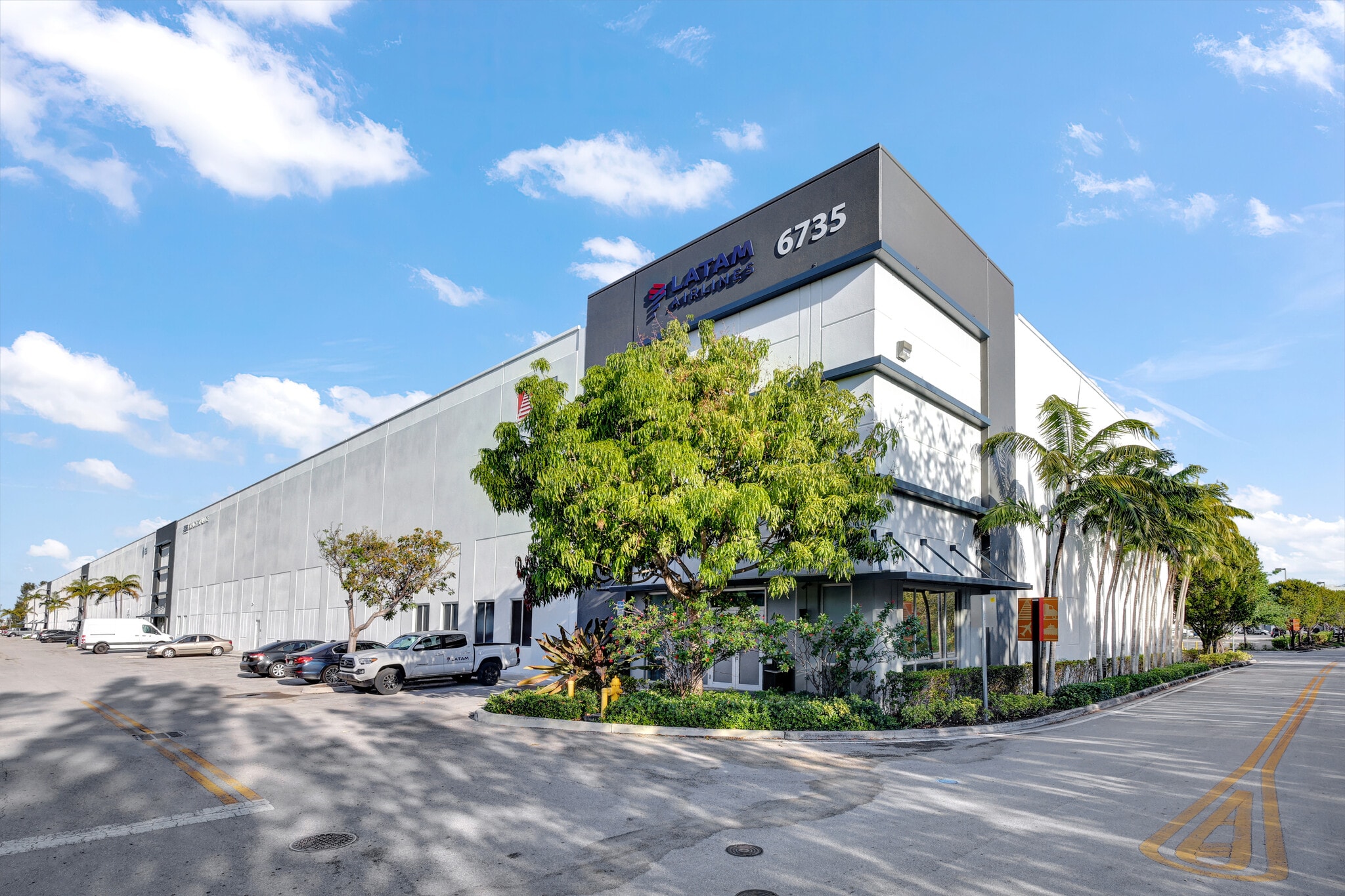 6735 NW 36th St, Miami, FL for lease Building Photo- Image 1 of 5
