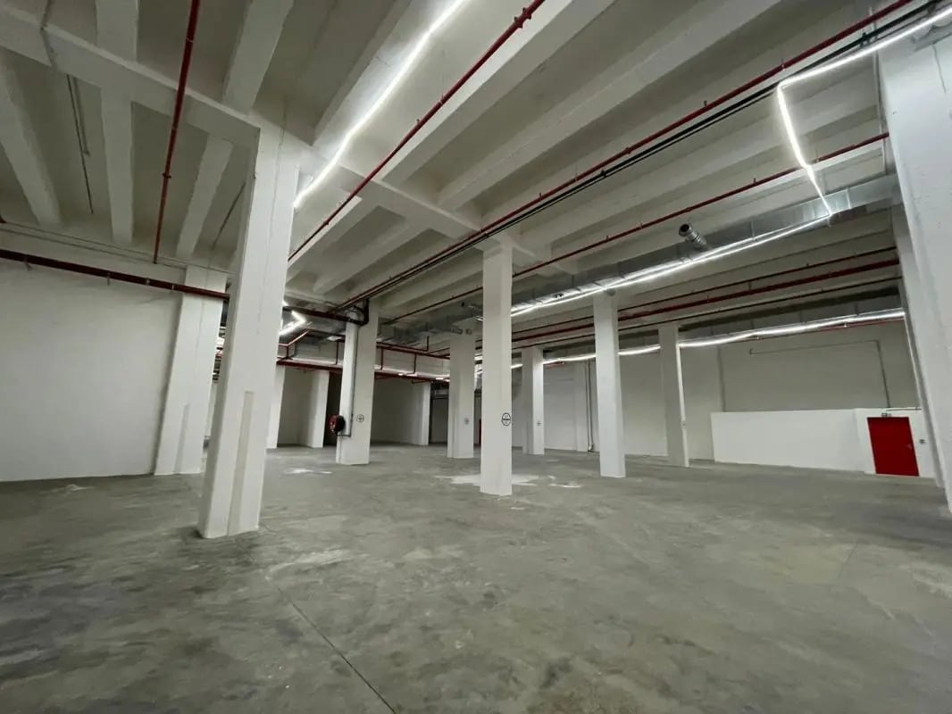 Industrial in Paris for lease Building Photo- Image 1 of 7