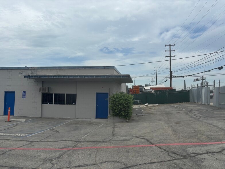 633 W State St, Ontario, CA for lease - Building Photo - Image 3 of 10