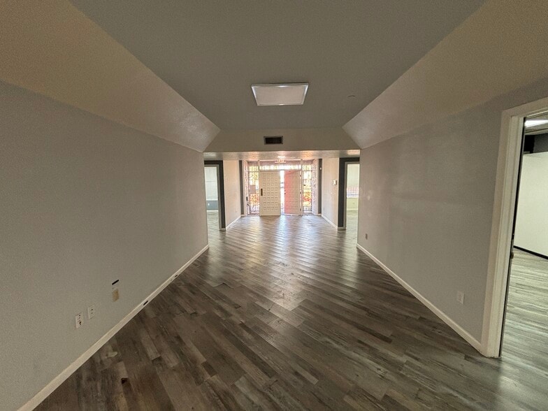 9250 N 43rd Ave, Glendale, AZ for lease - Building Photo - Image 3 of 19