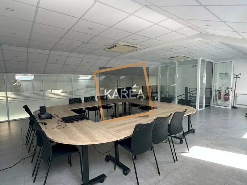 Office in Serris for lease Interior Photo- Image 1 of 6