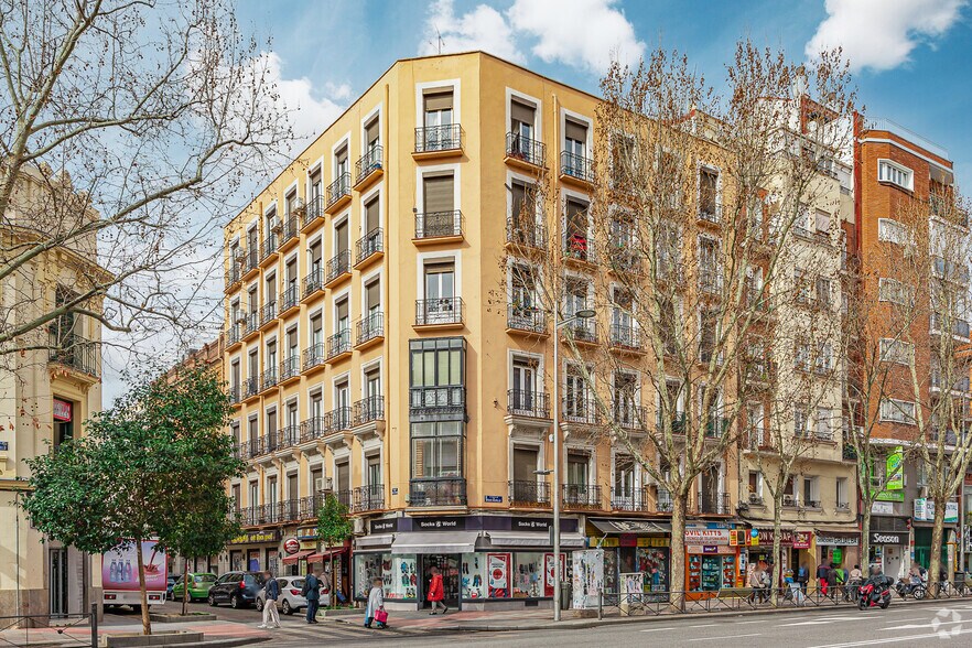 Retail in Madrid, Madrid for lease - Primary Photo - Image 1 of 2