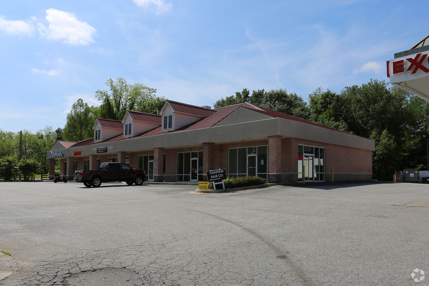 11242 Cumming Hwy, Canton, GA for lease - Primary Photo - Image 1 of 3