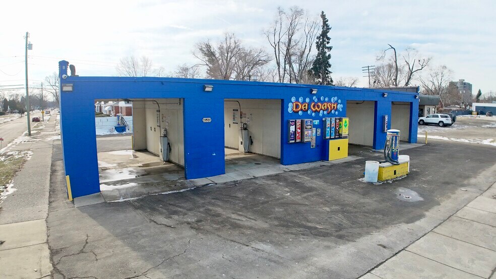 19501 Plymouth Rd, Detroit, MI for sale - Building Photo - Image 2 of 14