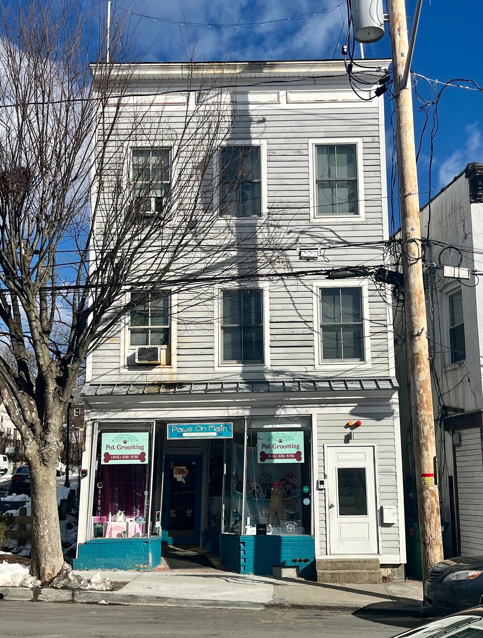 152 Main St