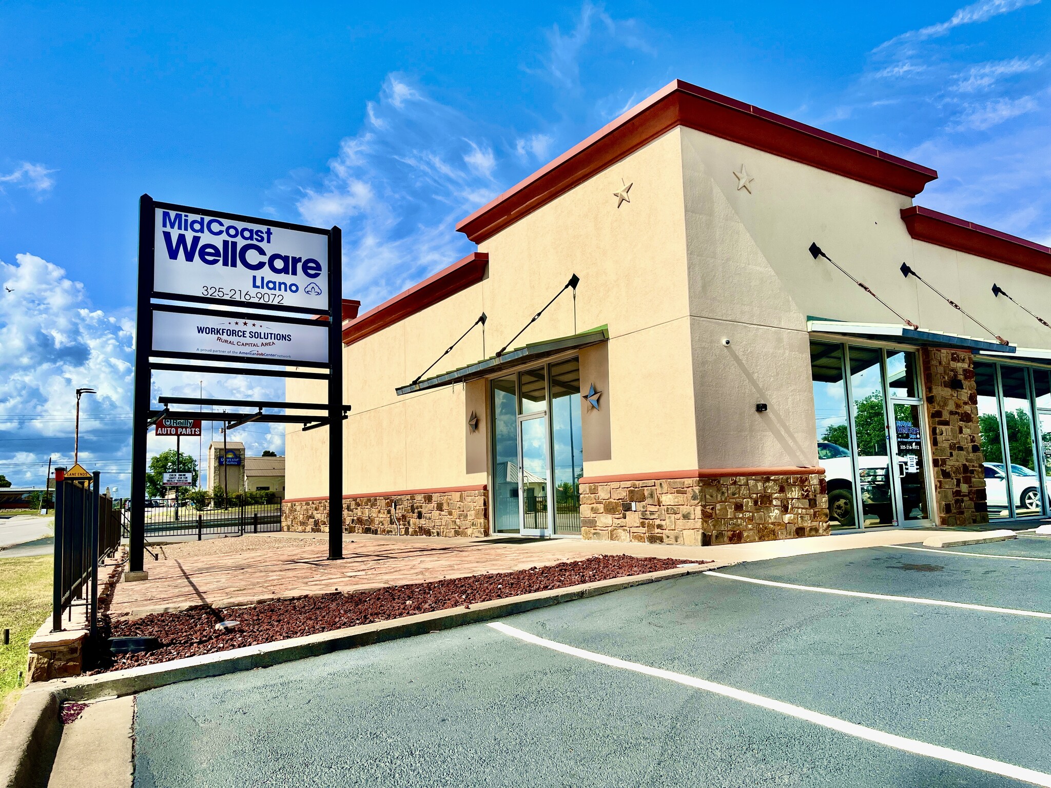 102 W Dallas St, Llano, TX for lease Primary Photo- Image 1 of 43