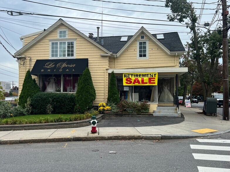 372 Watertown St, Newton, MA 02458 Prime Retail Space in The Nonantum