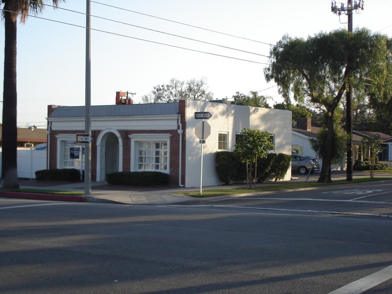 945 N Azusa Ave, Azusa, CA for lease - Primary Photo - Image 1 of 2