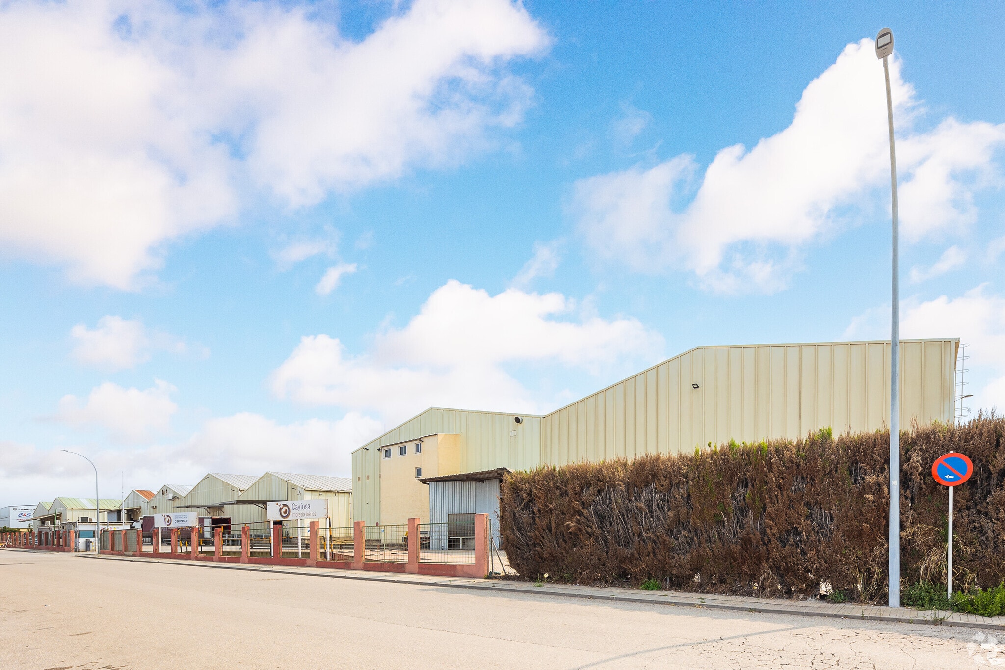 Carrer Empordà, 2, Santa Perpètua de Mogoda, Barcelona for lease Primary Photo- Image 1 of 3