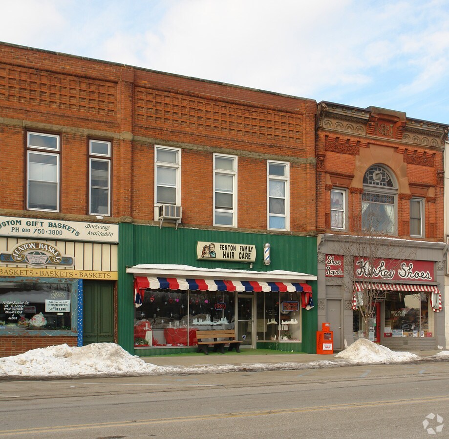 106 S Leroy St, Fenton, MI 48430 Property Record