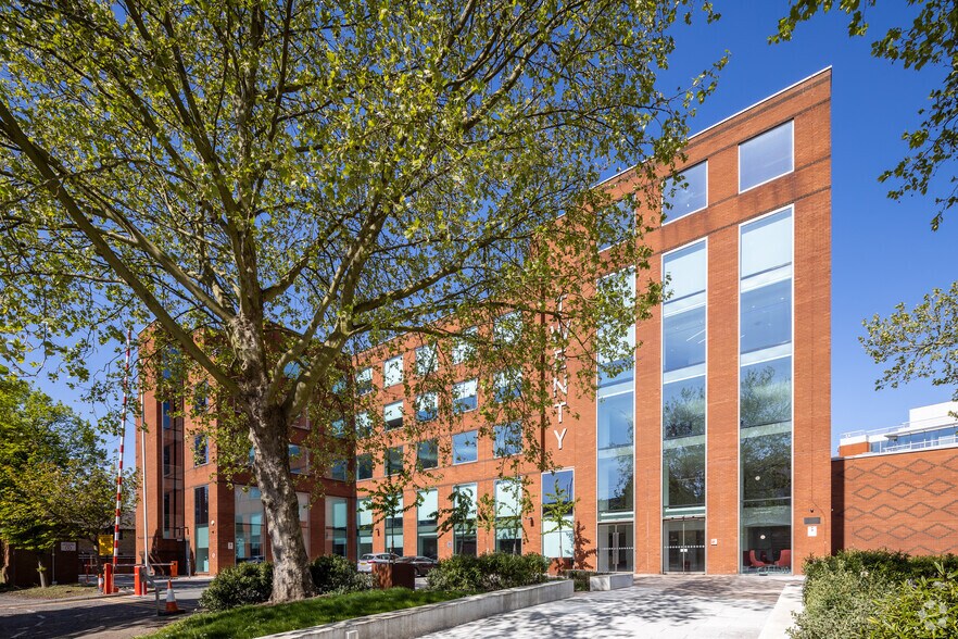 20 Kingston Rd, Staines, TW18 4LG Twenty Kingston Road