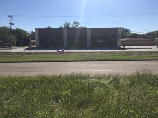 110 N Jim Wright Fwy, Fort Worth, TX for lease - Primary Photo - Image 2 of 15