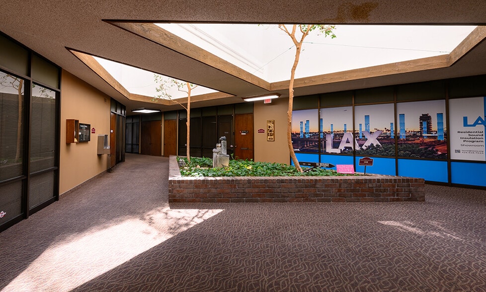 9100 S Sepulveda Blvd, Los Angeles, CA for lease - Interior Photo - Image 3 of 14