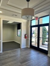 633 E Fernhurst Dr, Katy, TX for lease Interior Photo- Image 2 of 13