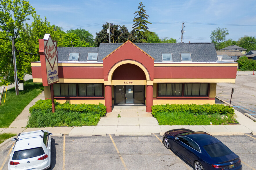 32302 Woodward Ave, Royal Oak, MI for lease - Building Photo - Image 1 of 12