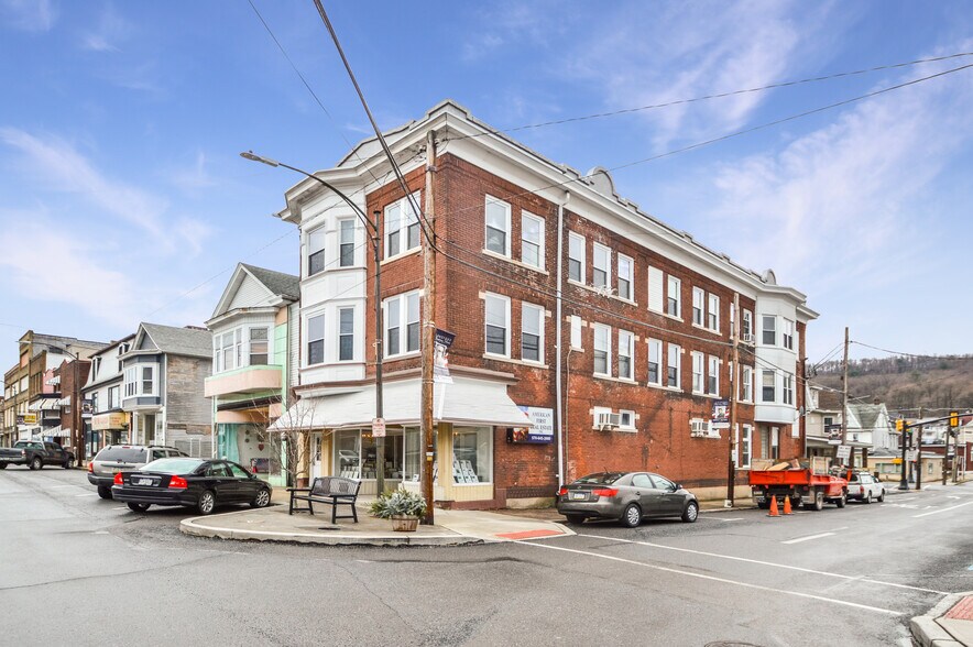 2 E Ridge St, Lansford, PA, 18232 Storefront Retail/Residential