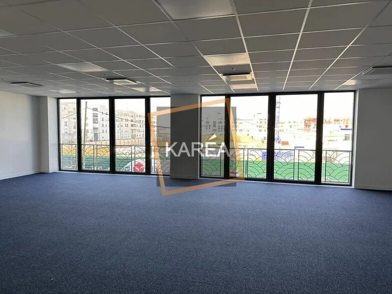 Office in Chessy for lease - Interior Photo - Image 2 of 5