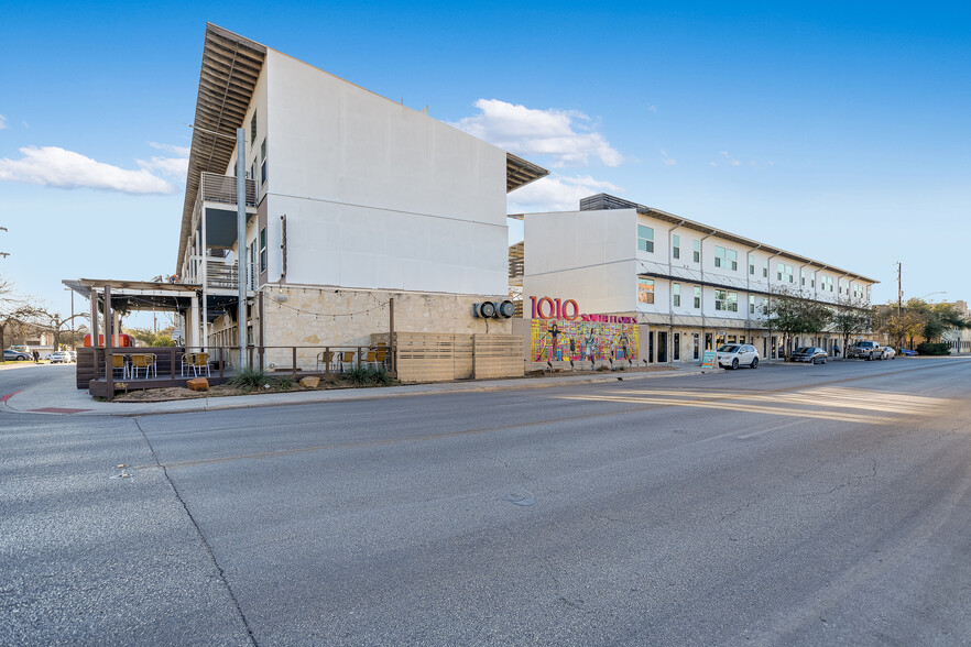 1010 S Flores St, San Antonio, TX for lease - Building Photo - Image 1 of 18