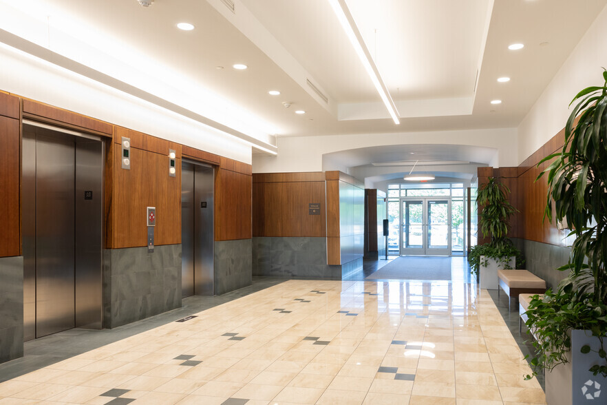 14155 Newbrook Dr, Chantilly, VA for lease - Lobby - Image 1 of 1