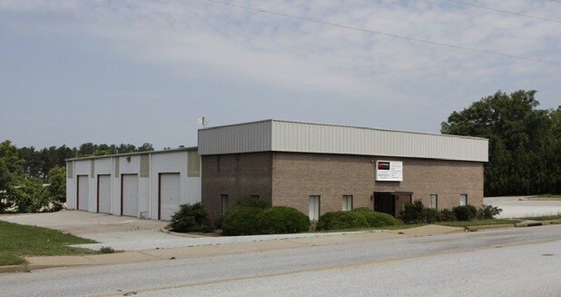 122 W Johns Rd, Greer, SC for sale Primary Photo- Image 1 of 1