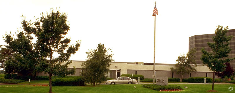 135 Raritan Center Pky, Edison, NJ for lease - Building Photo - Image 2 of 9