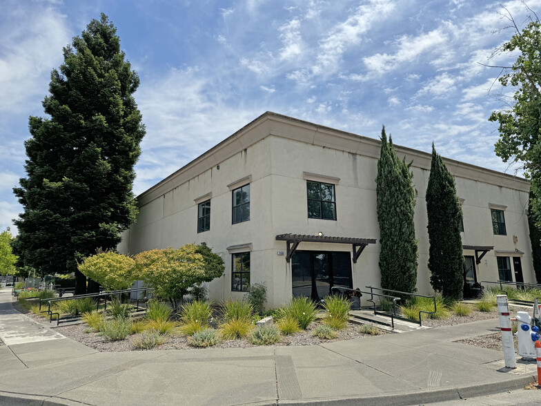 2930 Dutton Ave, Santa Rosa, CA for lease - Building Photo - Image 1 of 6