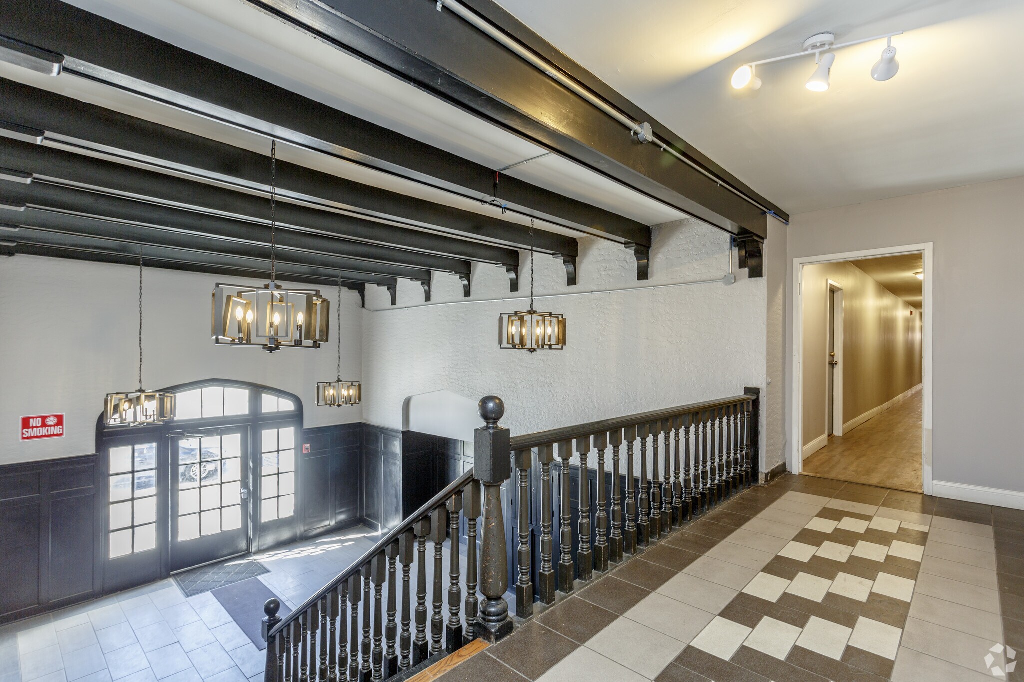 1310 Admiral Blvd, Kansas City, MO 64106 Admiral Apartments