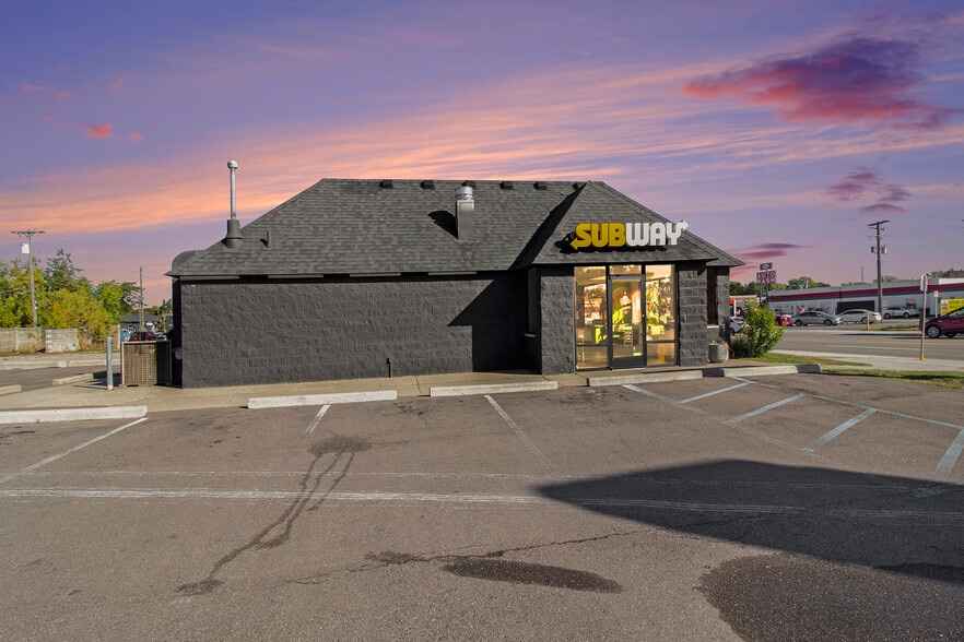 4703 N Crooks Rd, Royal Oak, MI for sale - Building Photo - Image 3 of 19