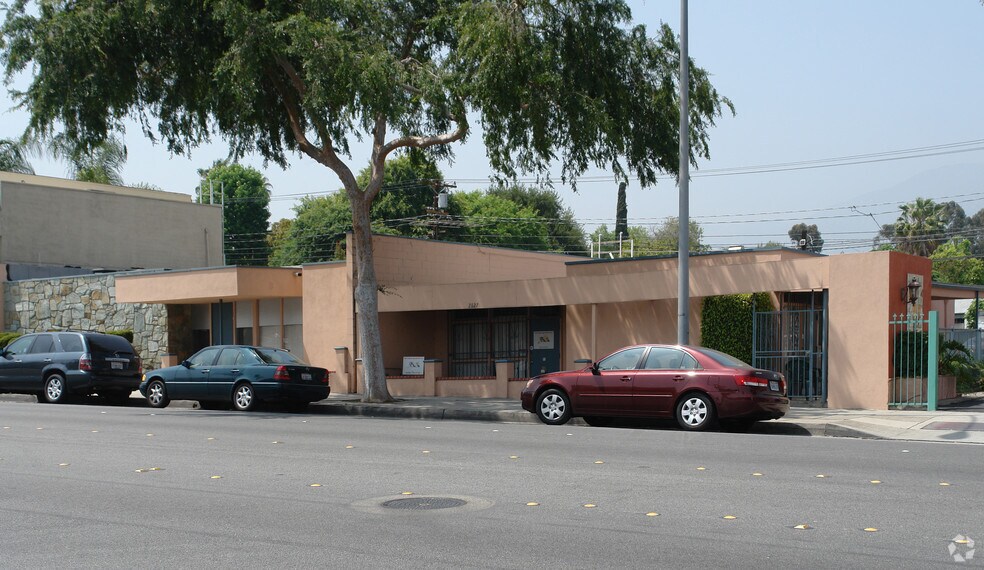 2827 E Foothill Blvd, Pasadena, CA for sale - Building Photo - Image 3 of 5