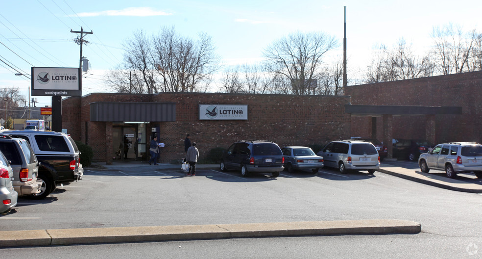 531 W Meadowview Rd, Greensboro, NC for lease - Building Photo - Image 3 of 5