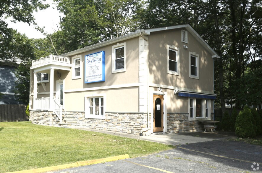 740 Mills Rd, Jackson, NJ 08527