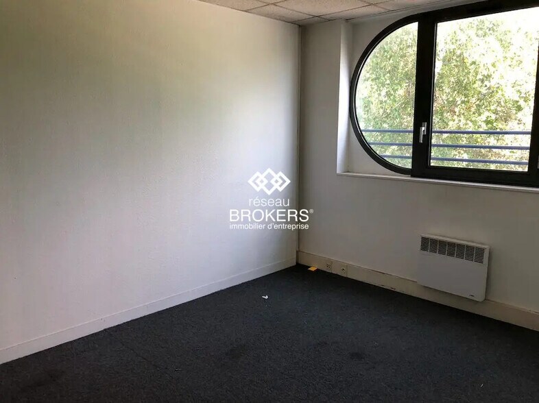 Industrial in Le Thillay for lease - Interior Photo - Image 2 of 3