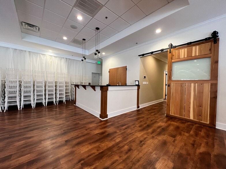 3506 Bush River Rd, Columbia, SC for sale - Interior Photo - Image 3 of 10