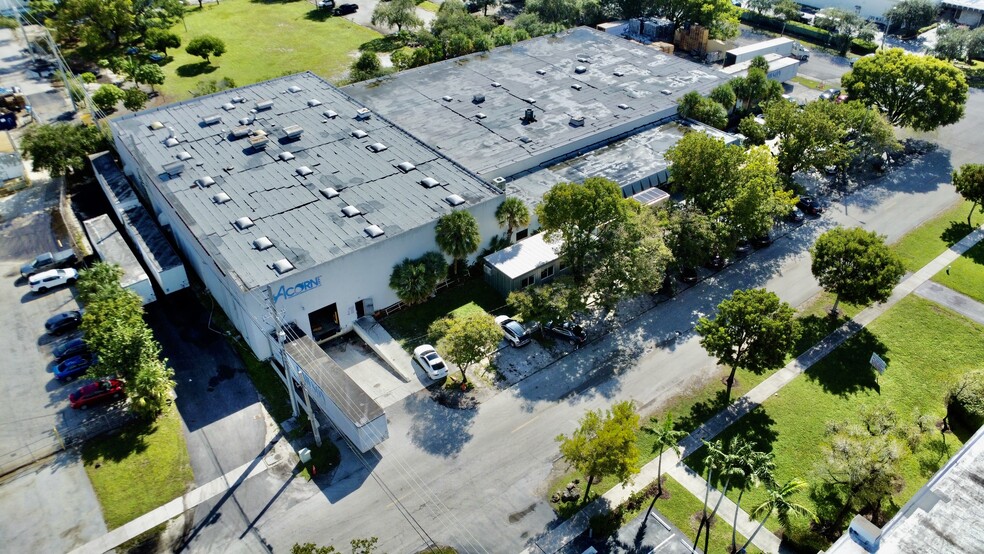 16301 NW 15th Ave, Miami, FL for lease - Building Photo - Image 1 of 2