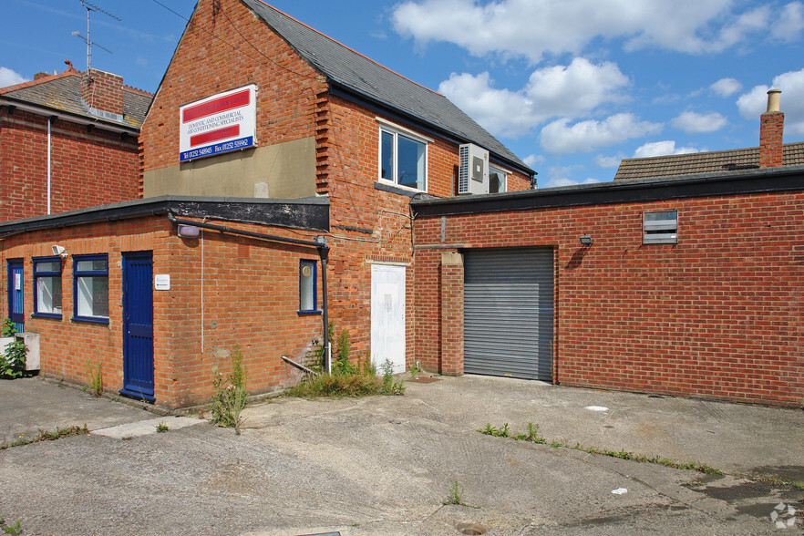 84A Queens Rd, Farnborough for lease - Building Photo - Image 2 of 6