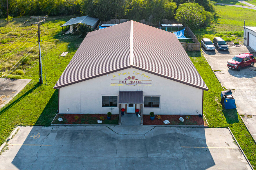 3809 N Saint Marys St, Beeville, TX for sale - Primary Photo - Image 1 of 1