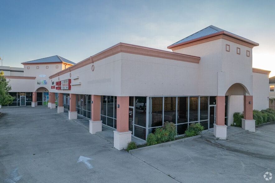 8511 N Houston Rosslyn Rd, Houston, TX for lease - Primary Photo - Image 1 of 17