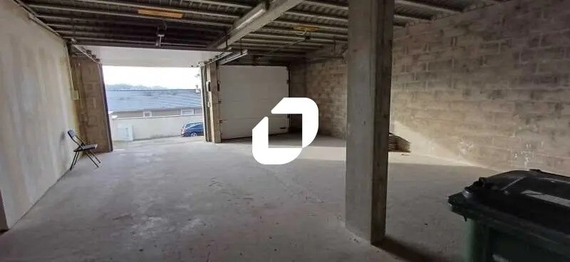 Office in Guerville for lease - Interior Photo - Image 1 of 5