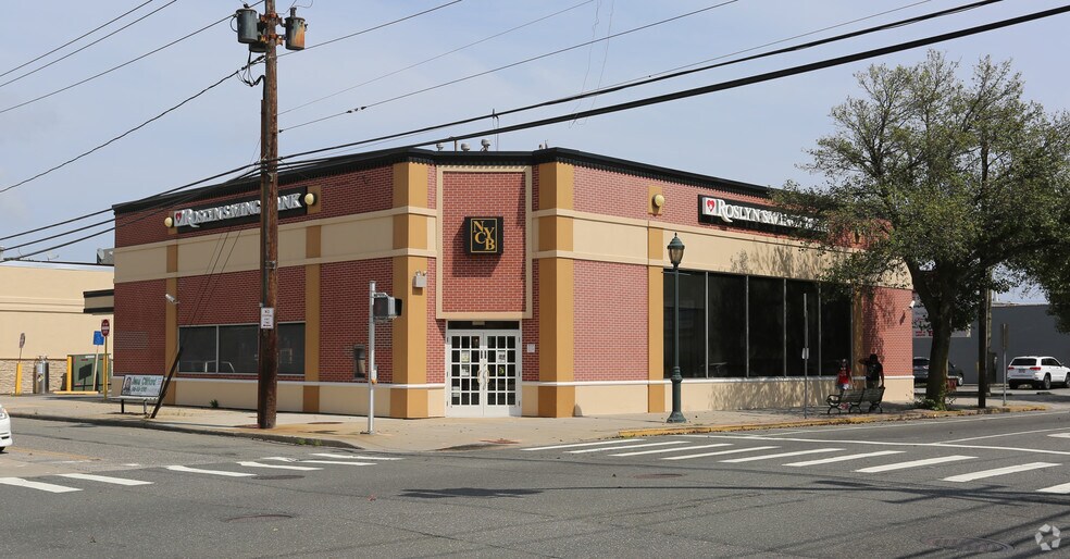 2111 Merrick Ave, Merrick, NY for sale - Primary Photo - Image 1 of 1