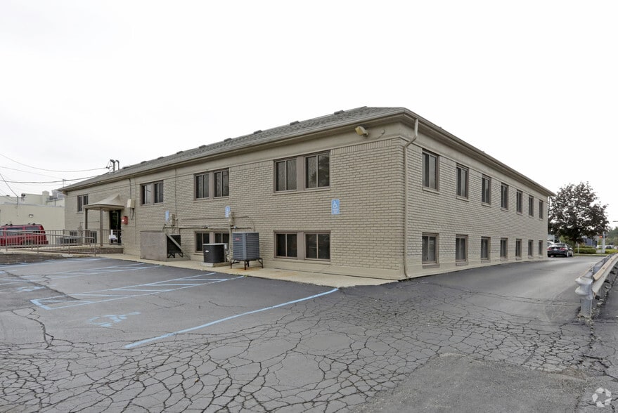 4120 W Maple Rd, Bloomfield Hills, MI for lease - Building Photo - Image 2 of 2