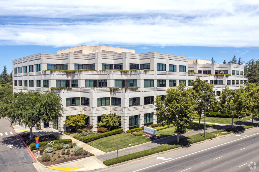 3-9 E River Park Pl E, Fresno, CA for lease - Building Photo - Image 1 of 5