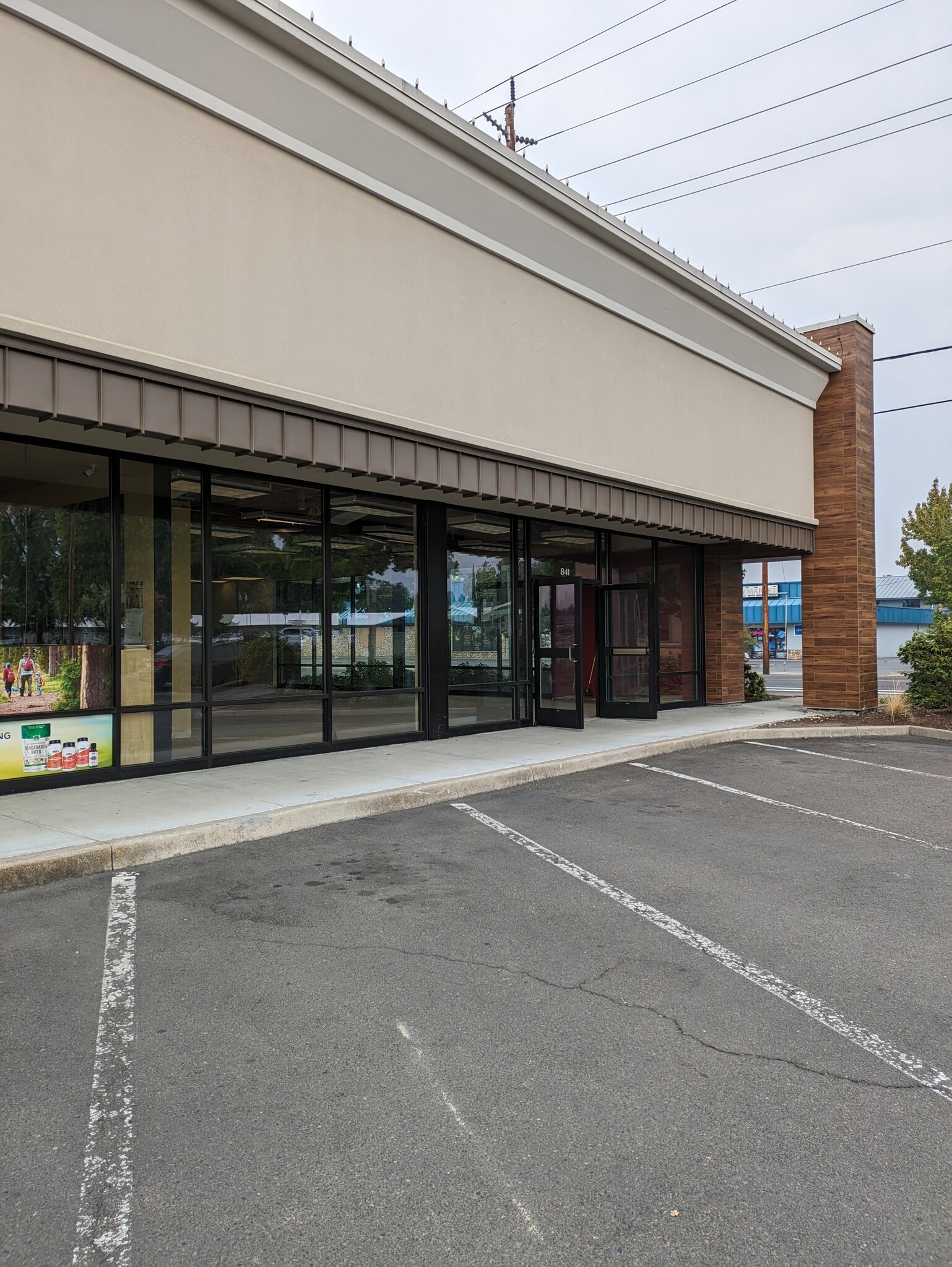 501-1093 Medford Ctr, Medford, OR for lease Building Photo- Image 1 of 8