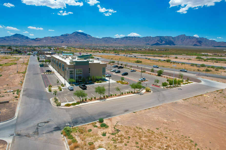 11450 Gateway N Blvd, El Paso, TX for lease - Building Photo - Image 1 of 7